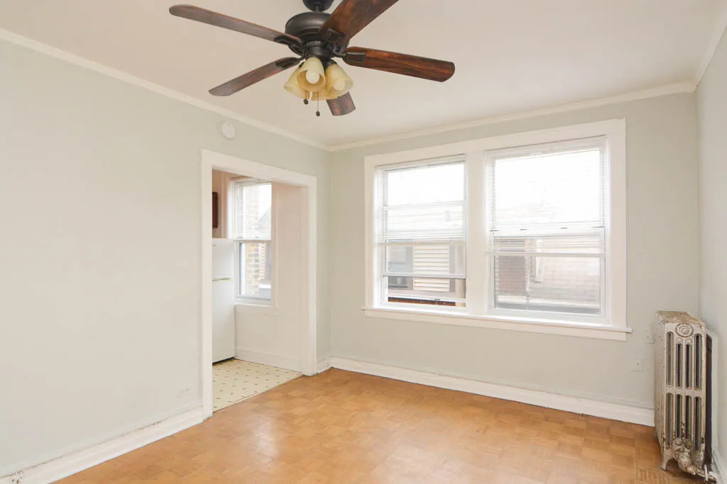 711 W Belmont Apartments