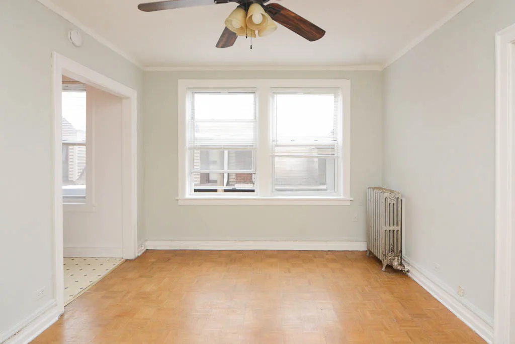 711 W Belmont Apartments