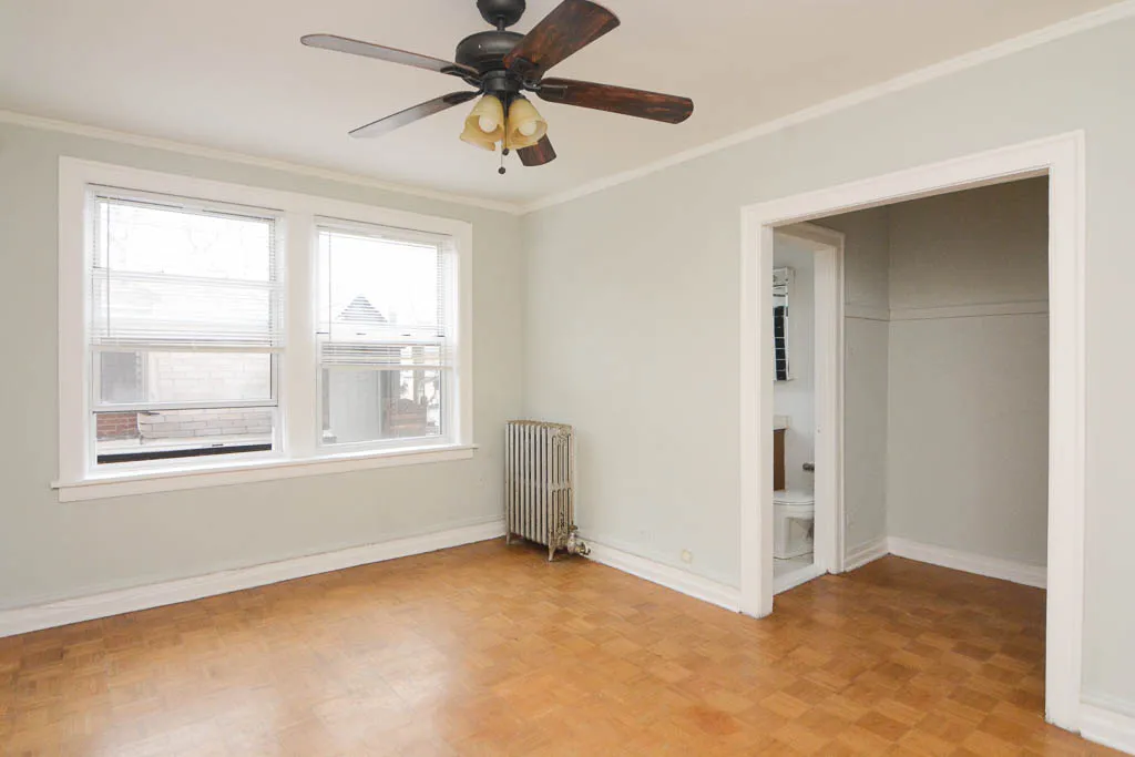 711 W Belmont Apartments