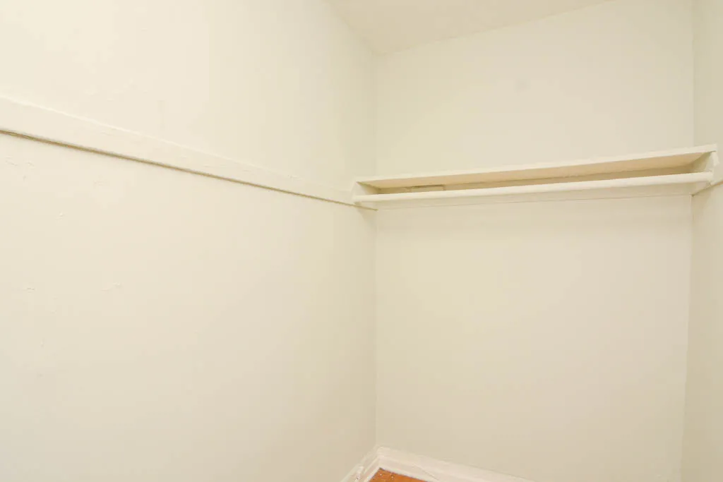 711 W Belmont Apartments