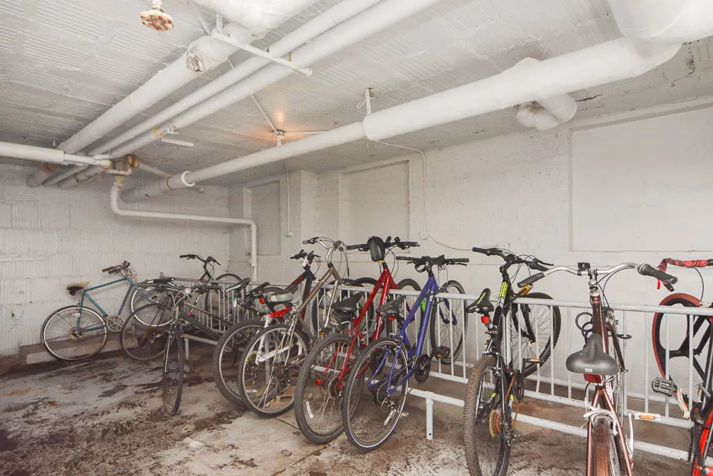 711 W Belmont Apartments