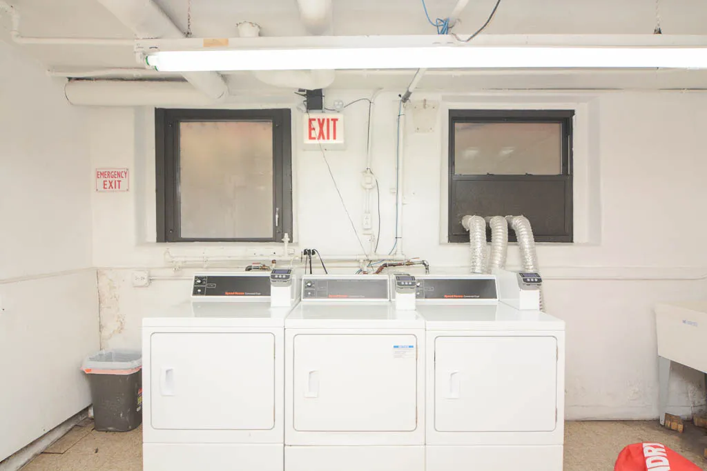 711 W Belmont Apartments