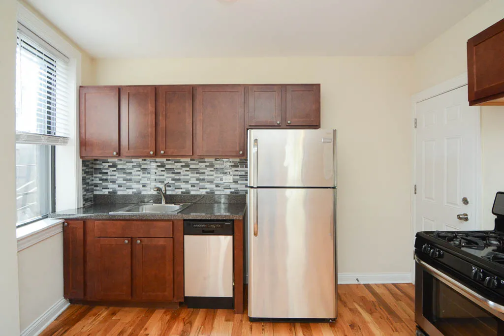 428-438 W Belden Apartments