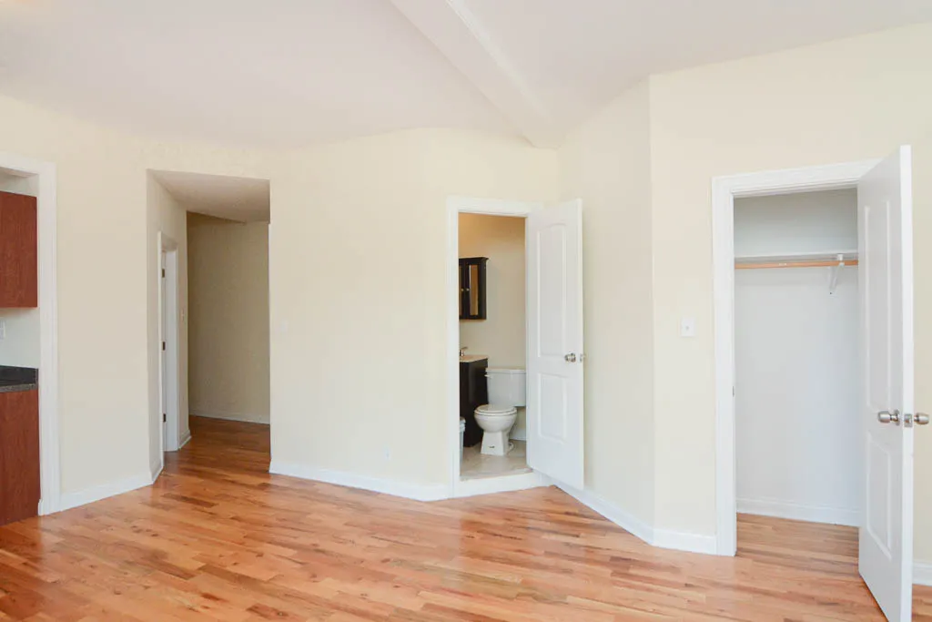 428-438 W Belden Apartments