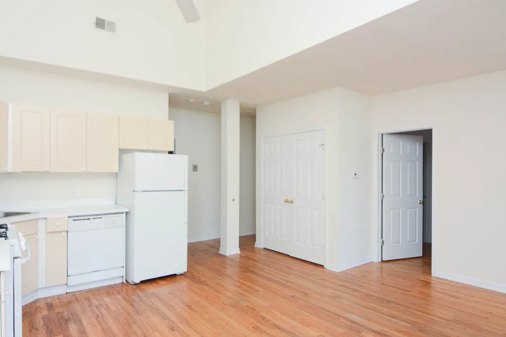 917 West Dakin Apartments