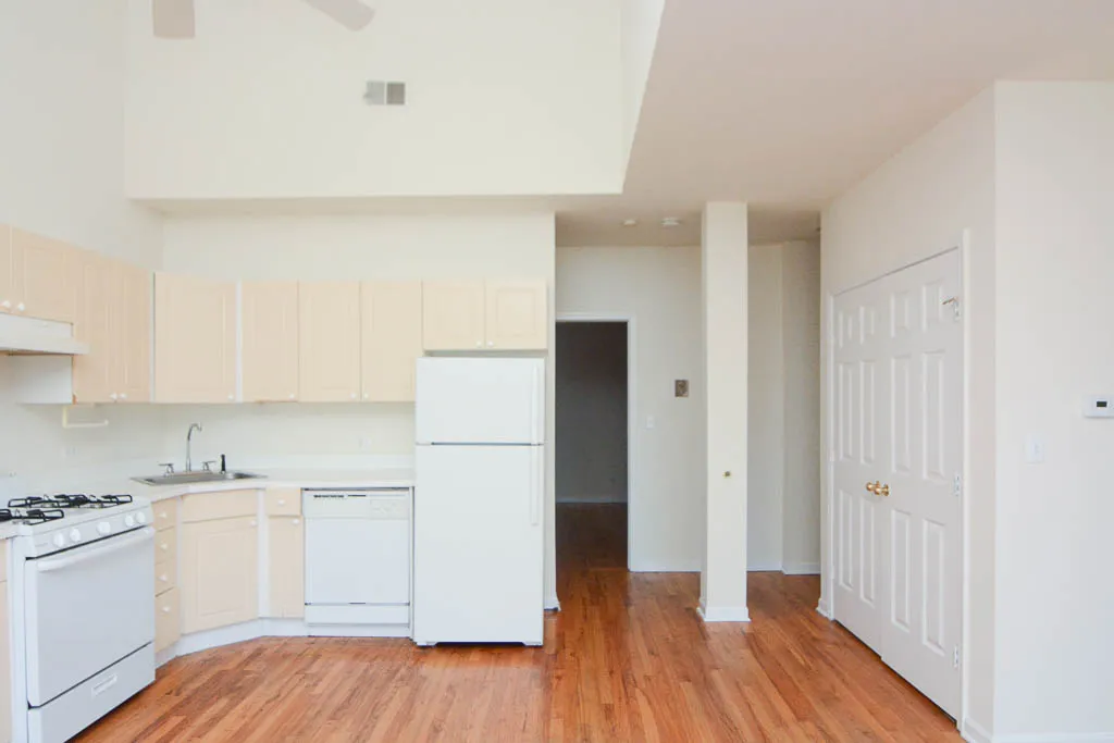 917 West Dakin Apartments