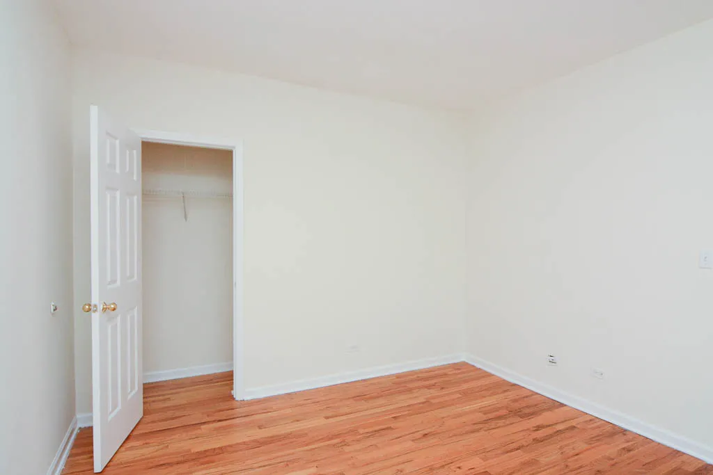 917 West Dakin Apartments