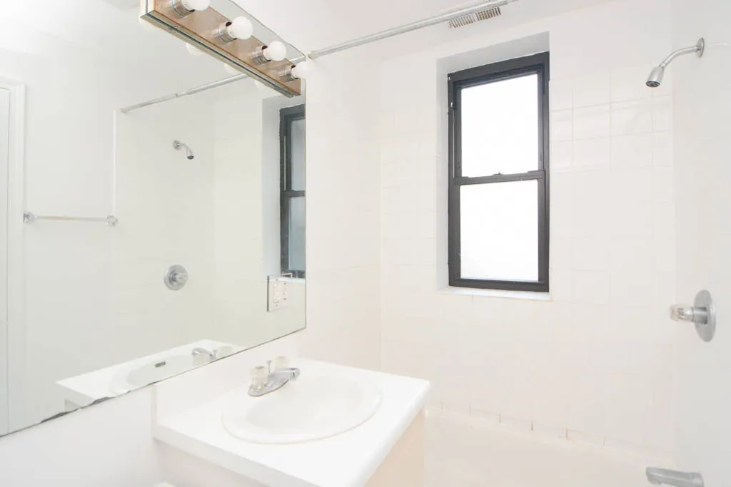 917 West Dakin Apartments