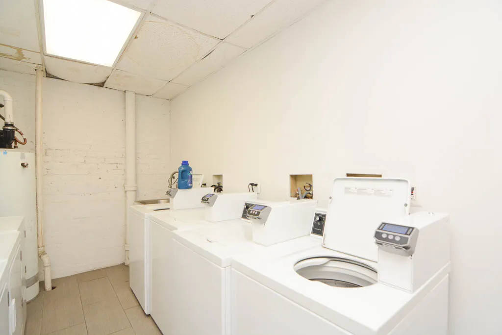 917 West Dakin Apartments