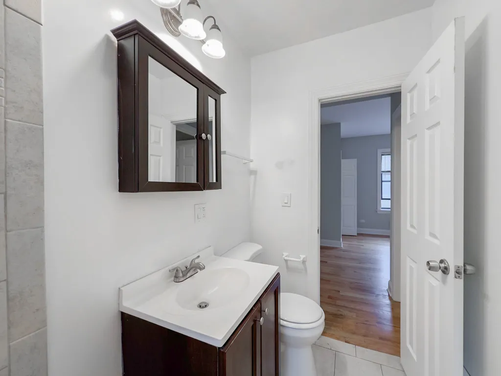 3720 N Pine Grove Ave 60613 60613-3720 N. Pine Grove-Chicago-IL