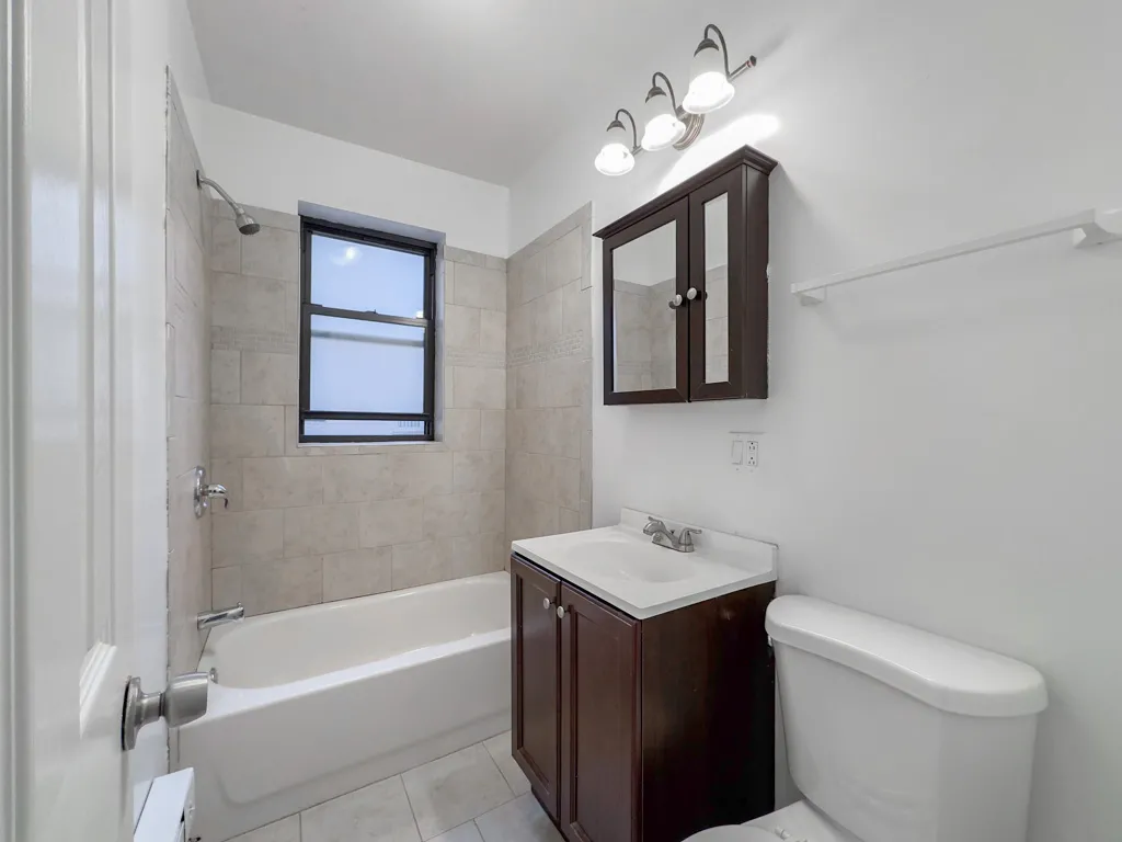 3720 N Pine Grove Ave 60613 60613-3720 N. Pine Grove-Chicago-IL