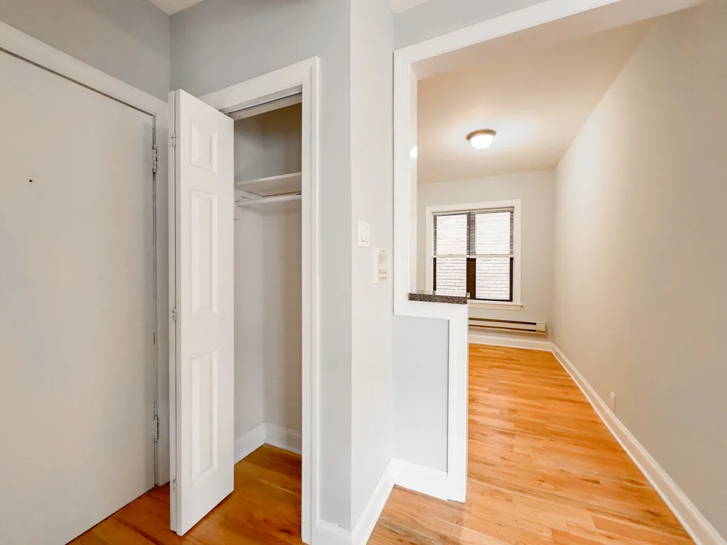 3720 N Pine Grove Ave 60613 60613-3720 N. Pine Grove-Chicago-IL