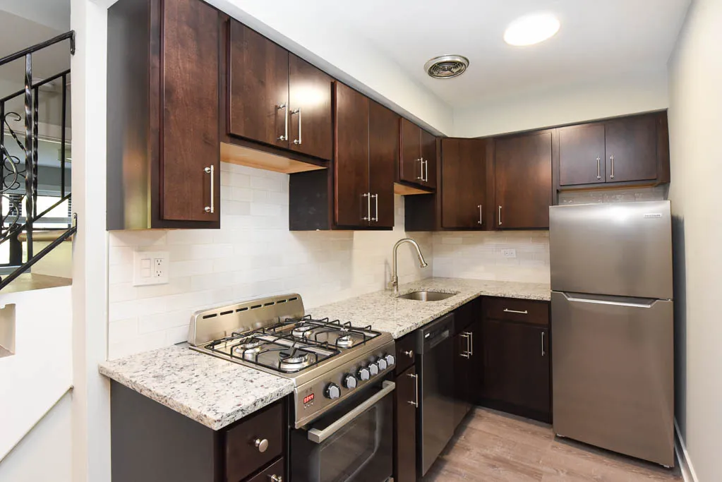 445 West Barry Apartments