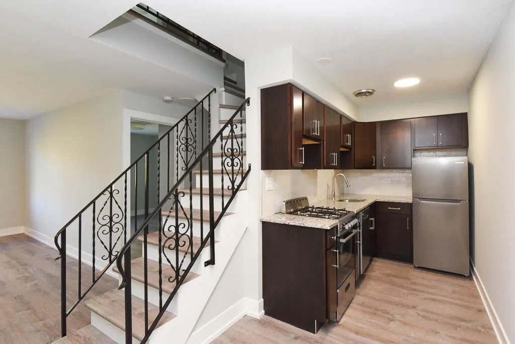 445 West Barry Apartments