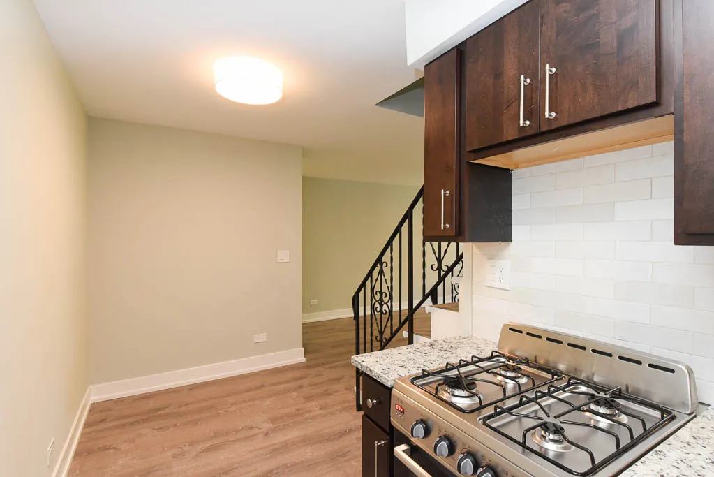 445 West Barry Apartments