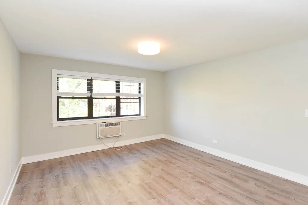 445 West Barry Apartments