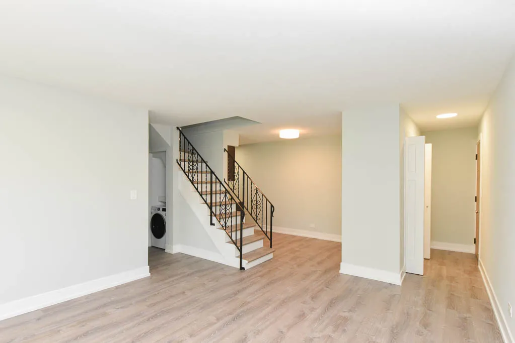 445 West Barry Apartments