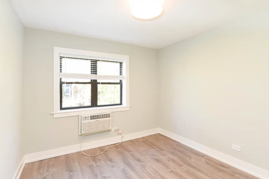 445 West Barry Apartments