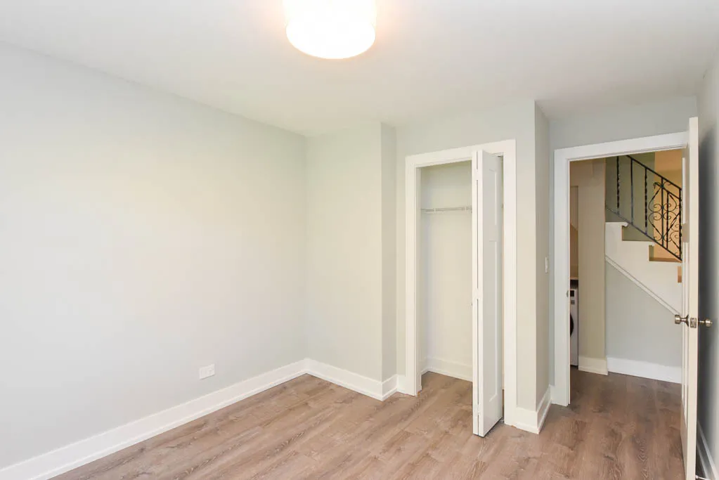 445 West Barry Apartments