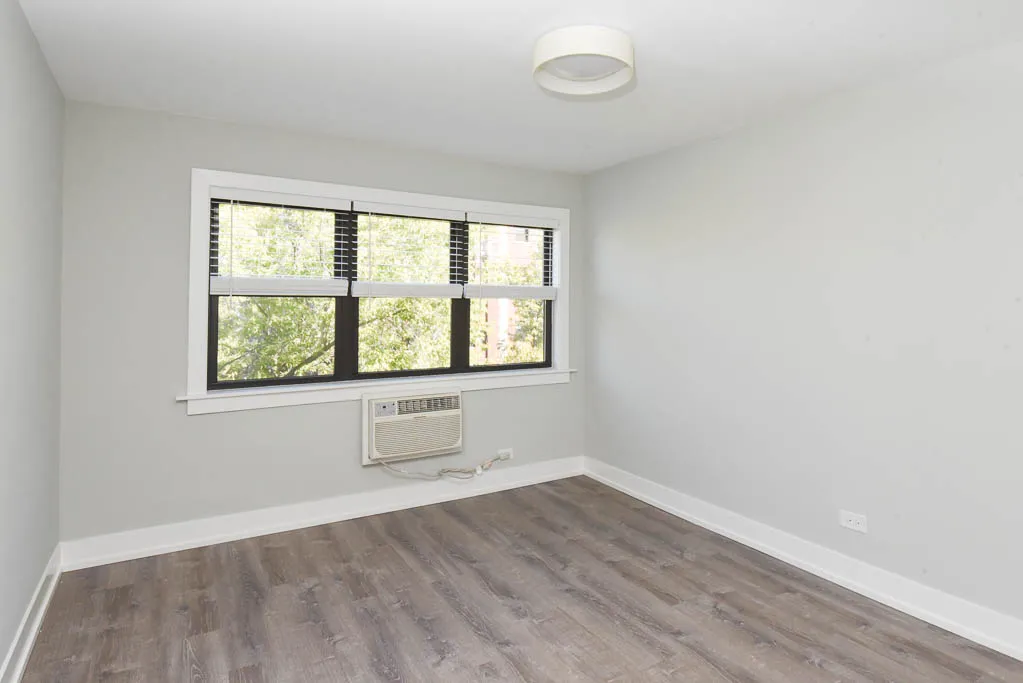 445 West Barry Apartments