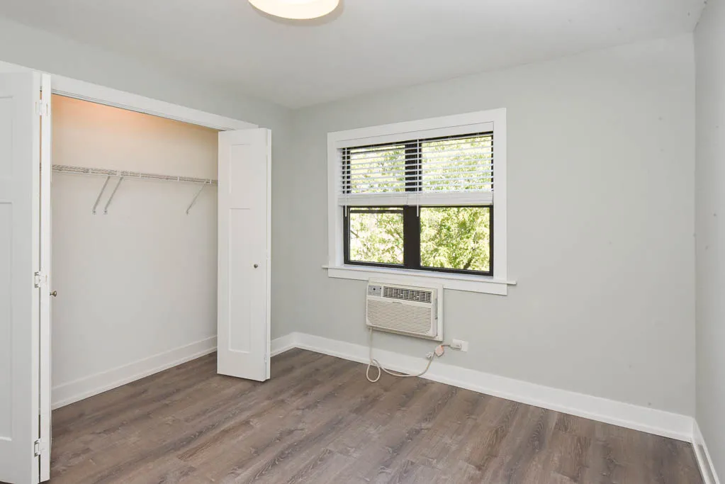 445 West Barry Apartments