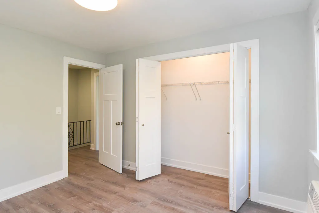 445 West Barry Apartments