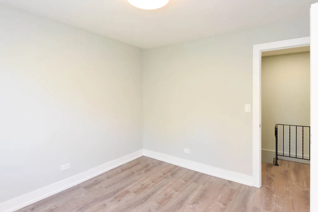 445 West Barry Apartments