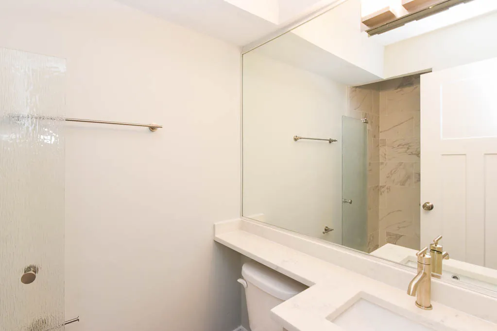 445 West Barry Apartments