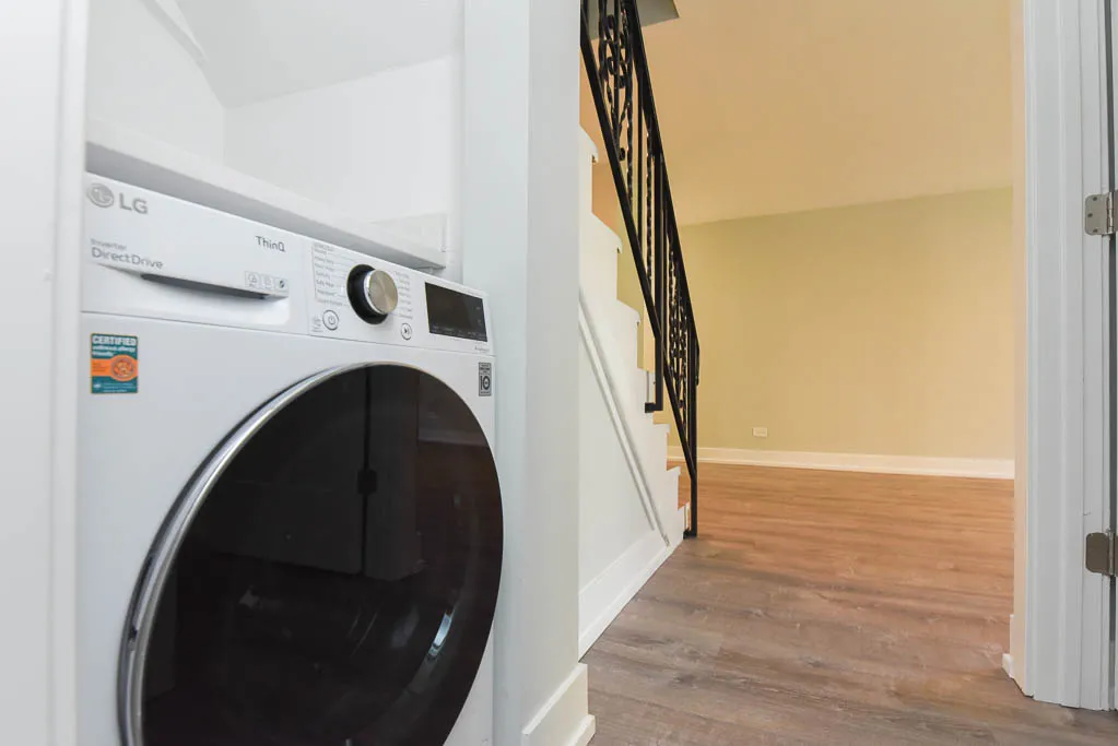 445 West Barry Apartments