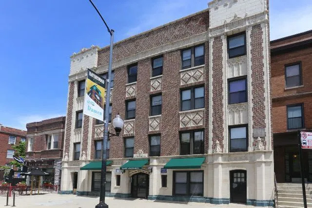 4851 N DAMEN AVE 60625-4851 North Damen-Chicago-IL