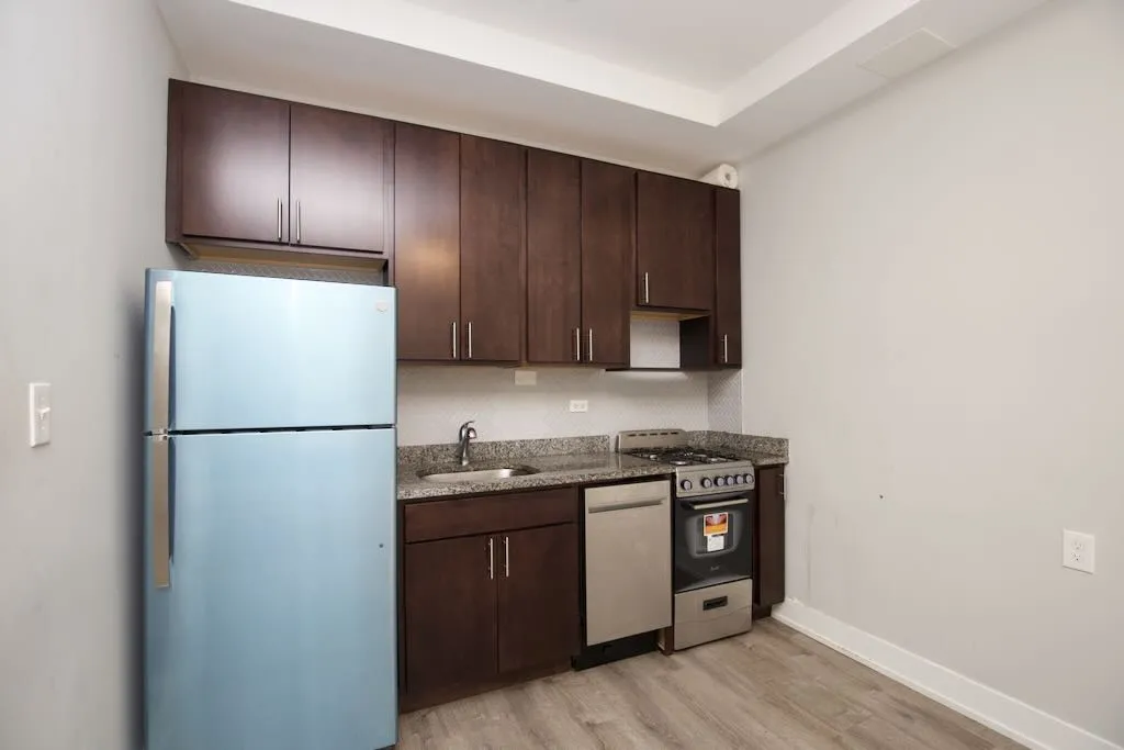 4851 N DAMEN AVE 60625-4851 North Damen-Chicago-IL