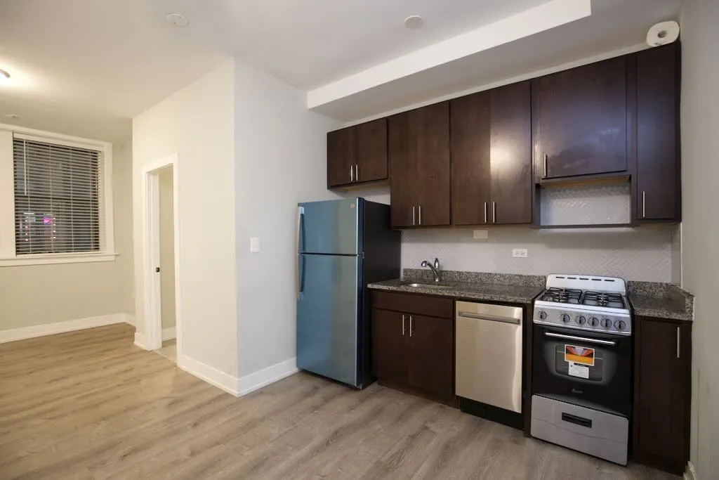 4851 N DAMEN AVE 60625-4851 North Damen-Chicago-IL