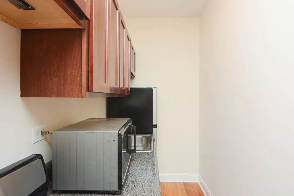 1050 W George St   60657 60657-1050 West George-Chicago-IL