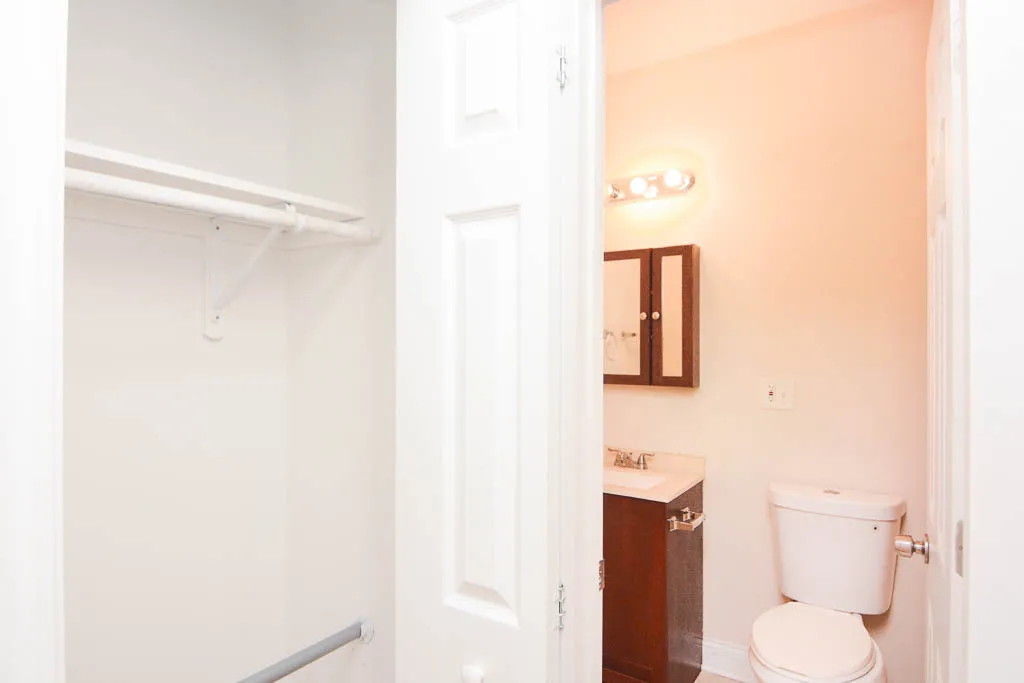 1050 W George St   60657 60657-1050 West George-Chicago-IL