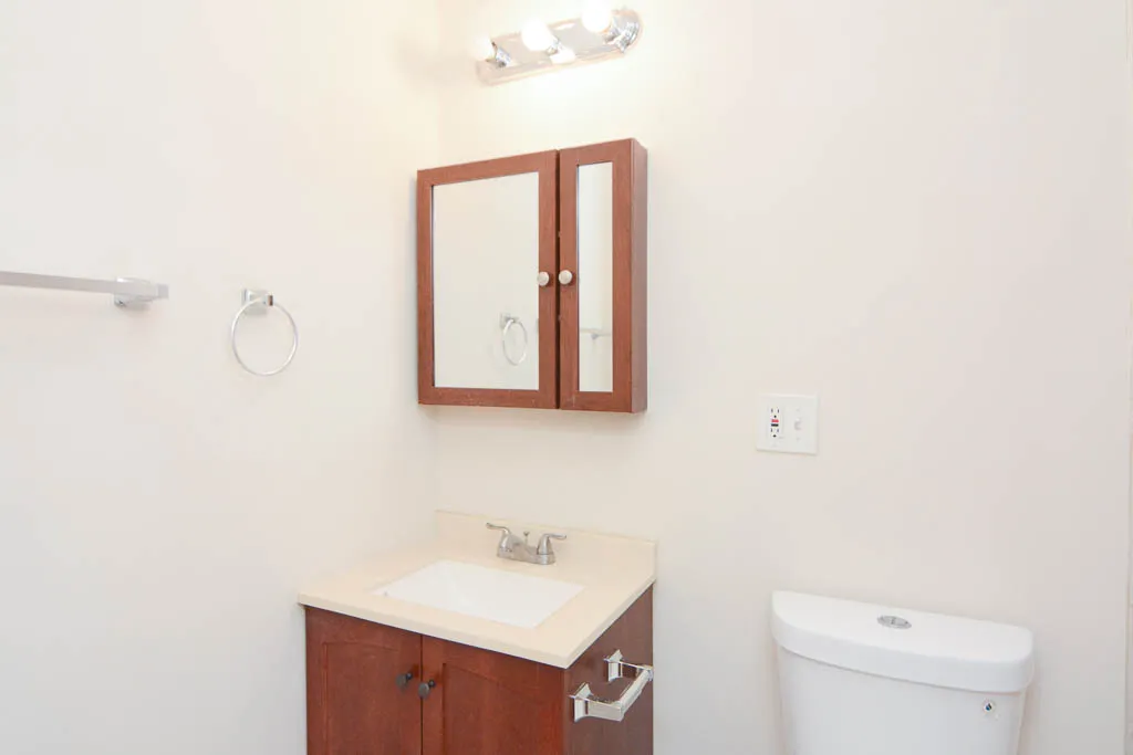 1050 W George St   60657 60657-1050 West George-Chicago-IL