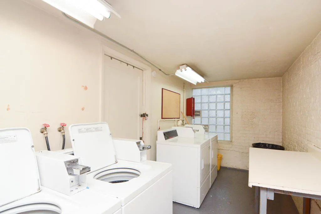 1050 W George St   60657 60657-1050 West George-Chicago-IL