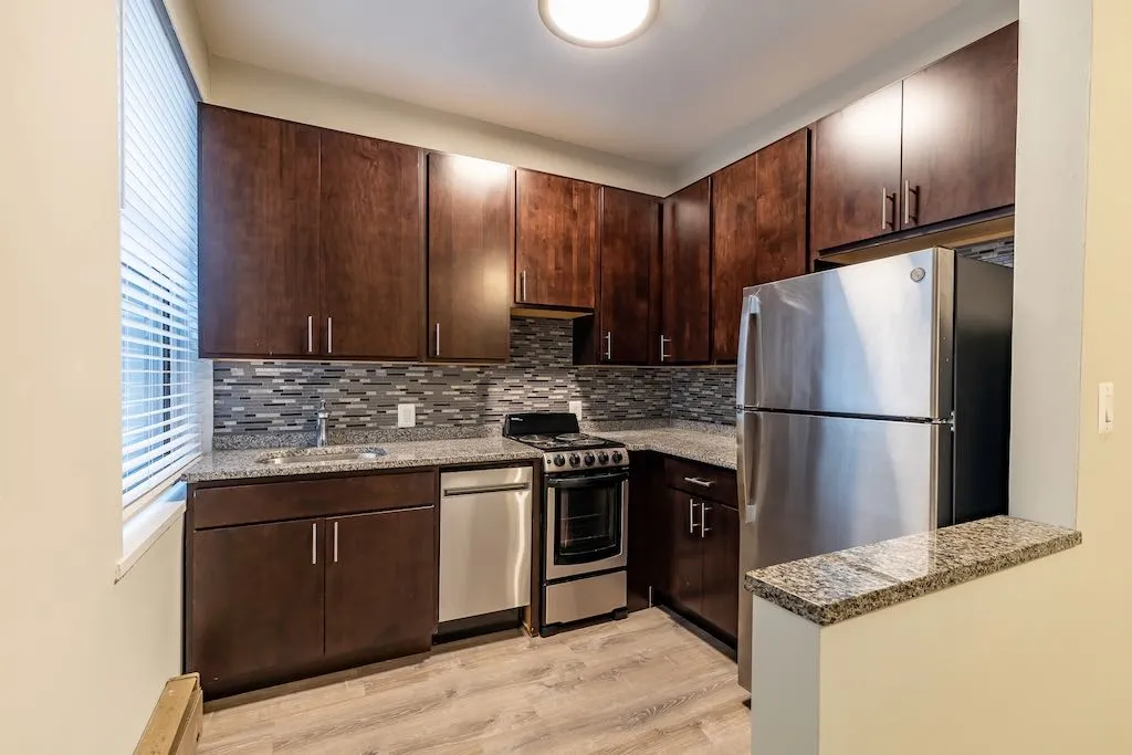 635 W BARRY AVE 60657-635 West Barry-Chicago-IL