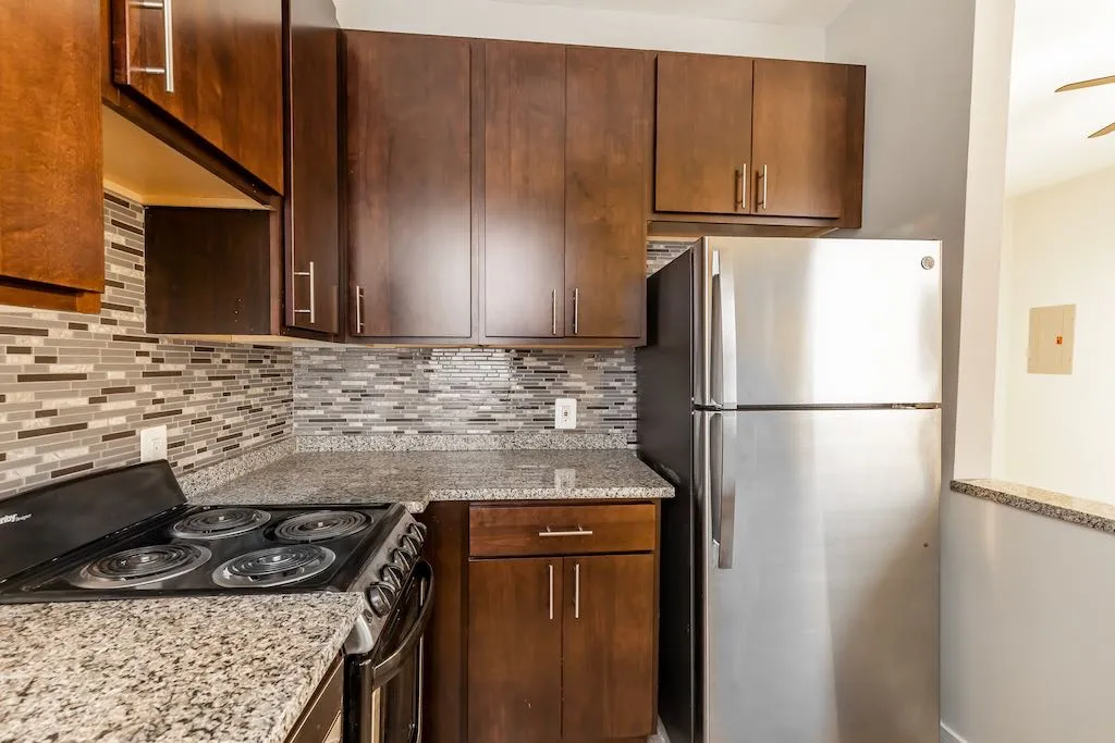 635 W BARRY AVE 60657-635 West Barry-Chicago-IL