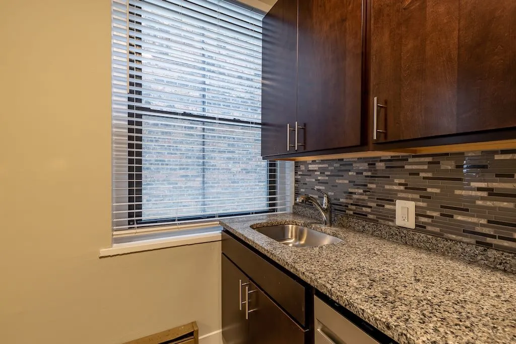 635 W BARRY AVE 60657-635 West Barry-Chicago-IL