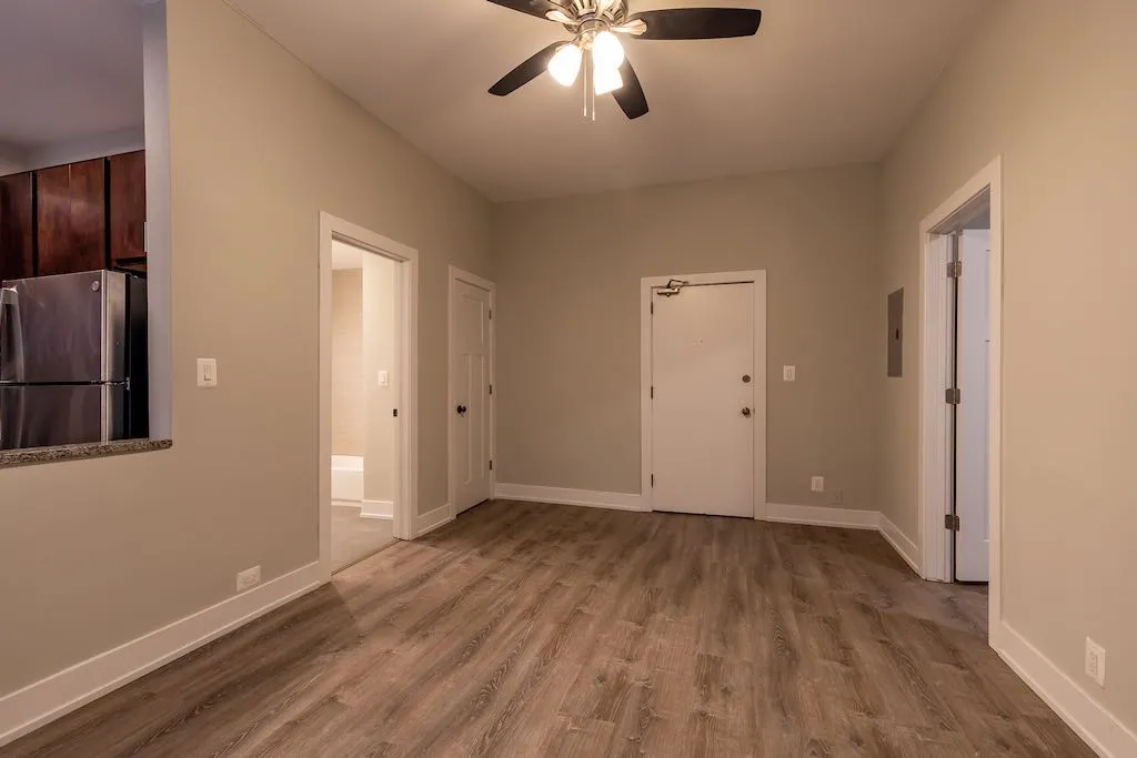 635 W BARRY AVE 60657-635 West Barry-Chicago-IL