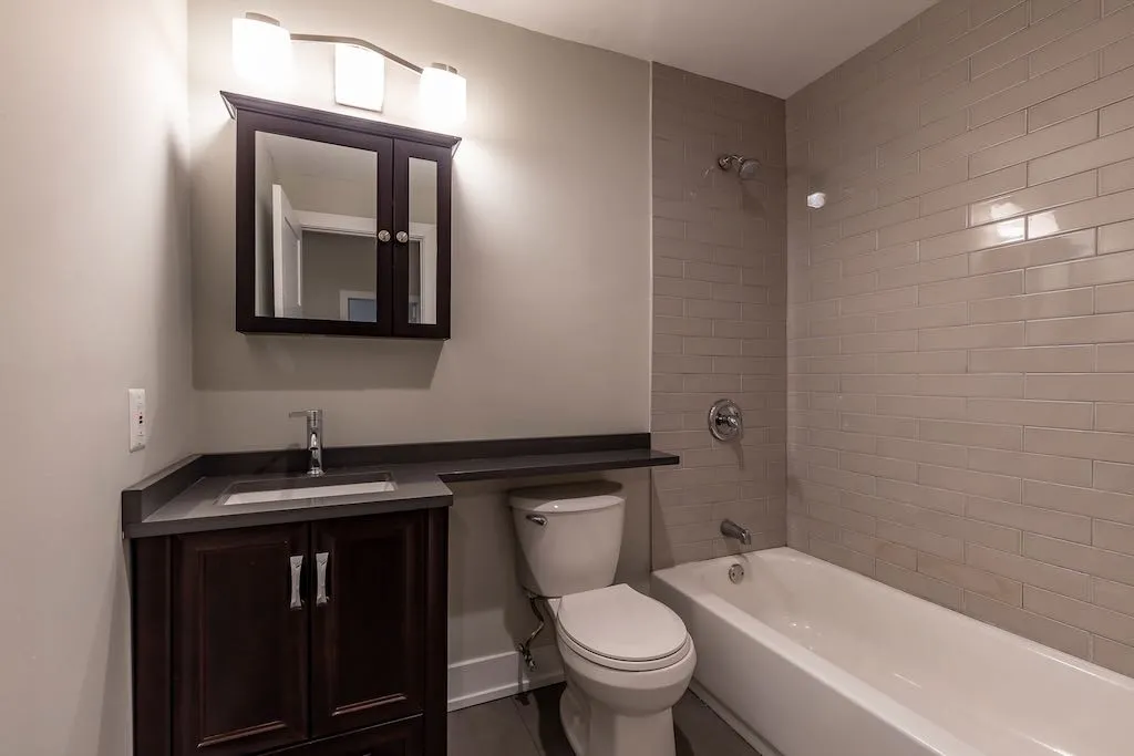 635 W BARRY AVE 60657-635 West Barry-Chicago-IL