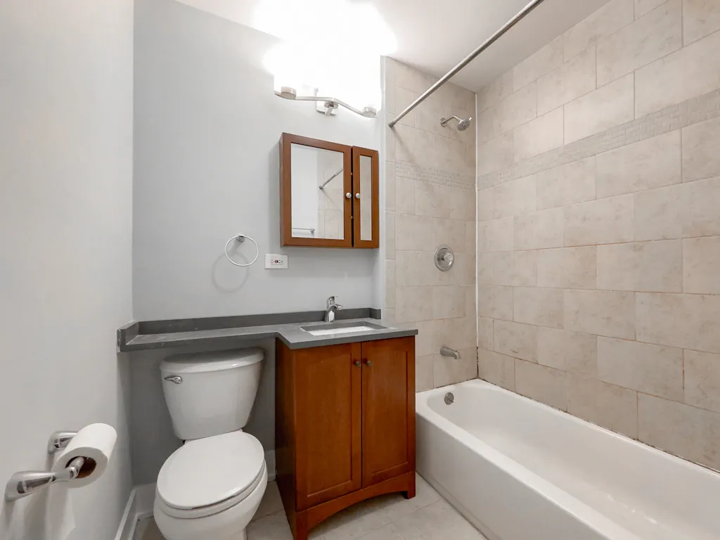 837 W Wolfram St   60657 60657-837 West Wolfram-Chicago-IL