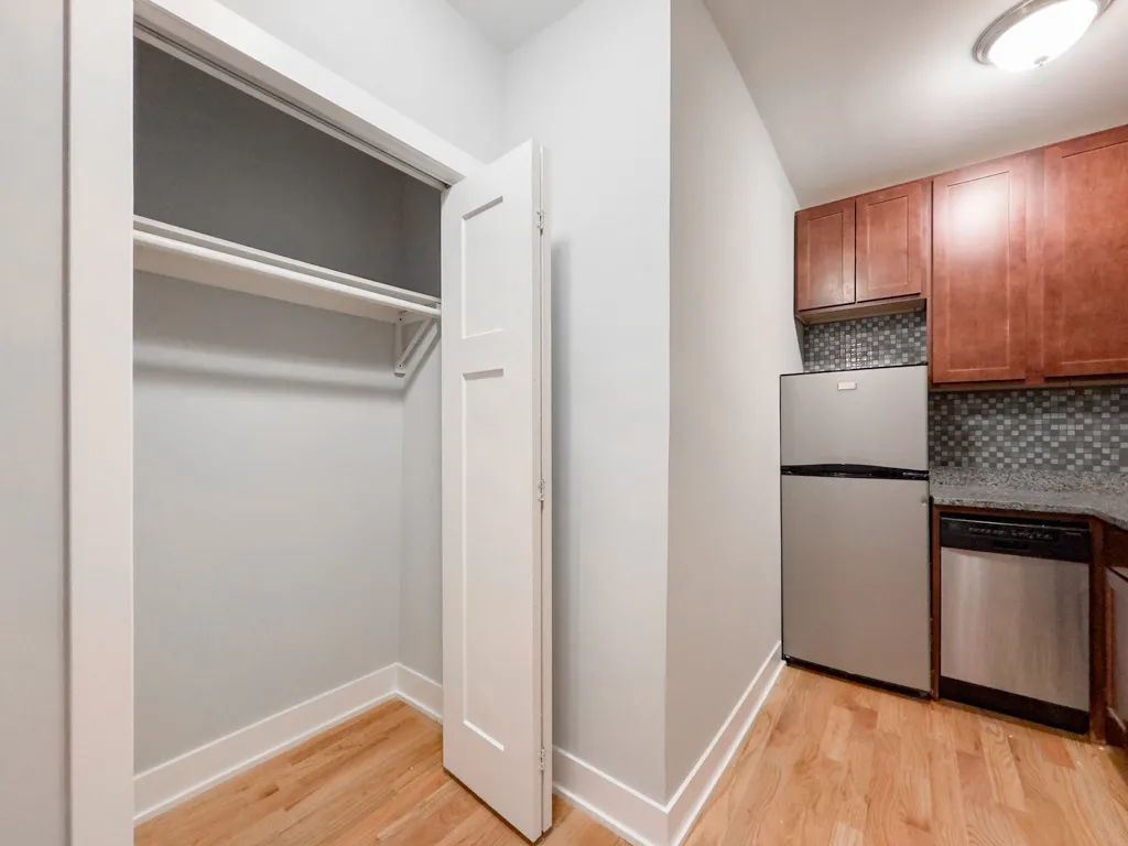 837 W Wolfram St   60657 60657-837 West Wolfram-Chicago-IL
