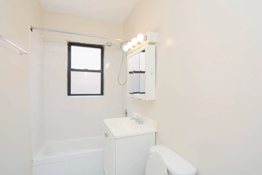 1200 W WELLINGTON AVE 60657-1200-02 West Wellington-Chicago-IL