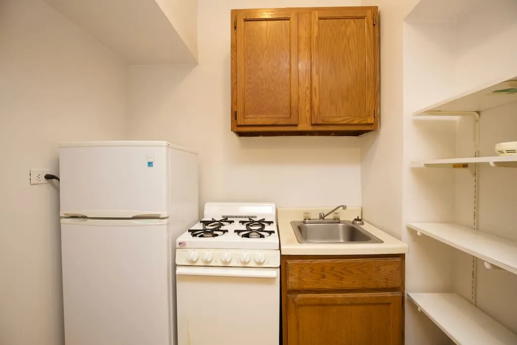 2827 North Burling Apartments