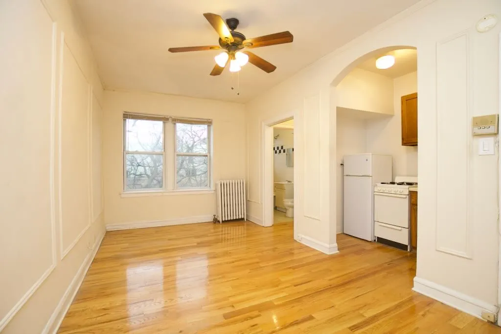 2827 North Burling Apartments