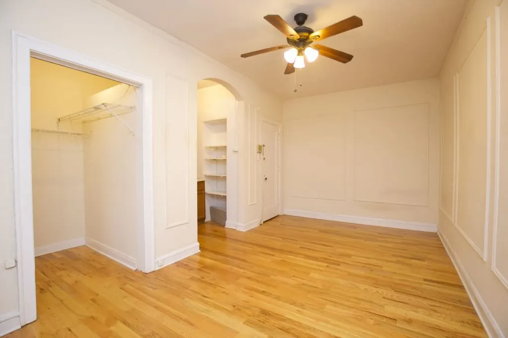 2827 North Burling Apartments