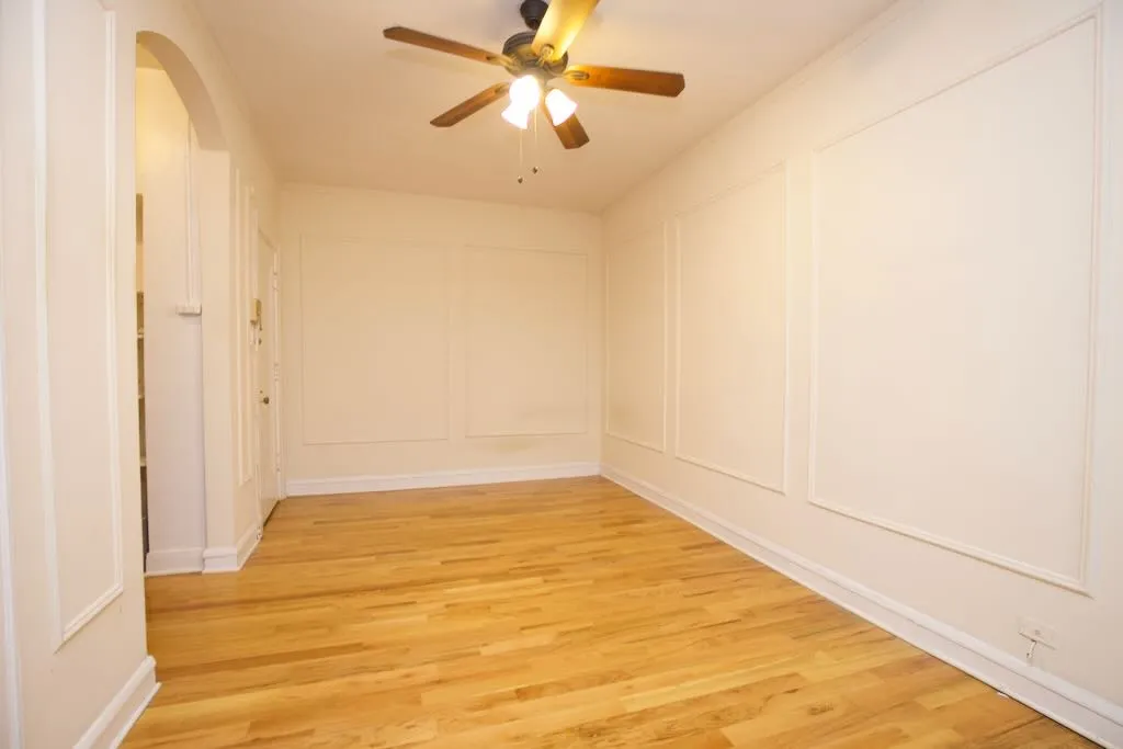 2827 North Burling Apartments