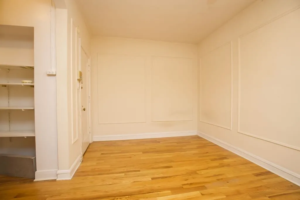 2827 North Burling Apartments