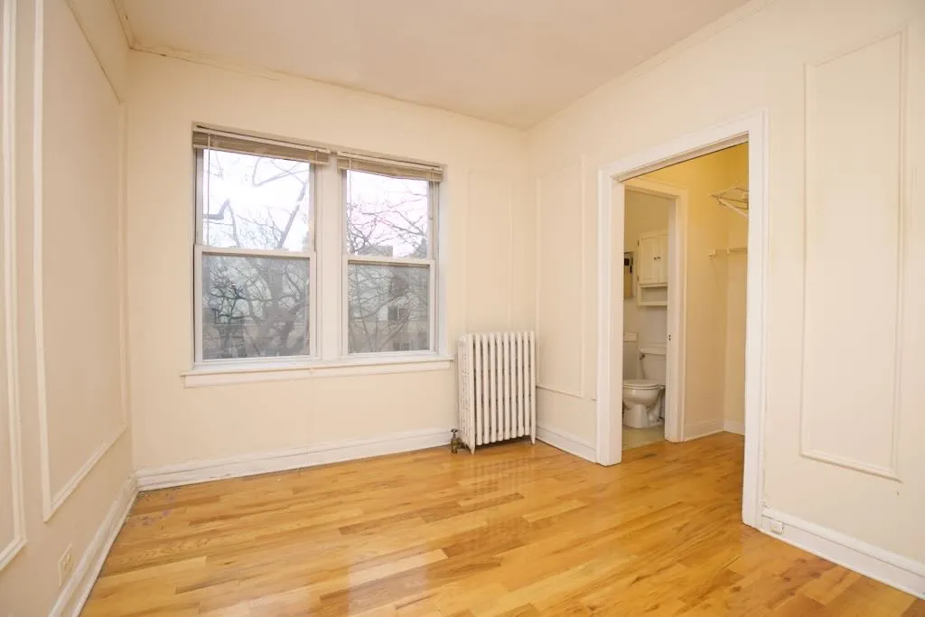 2827 North Burling Apartments